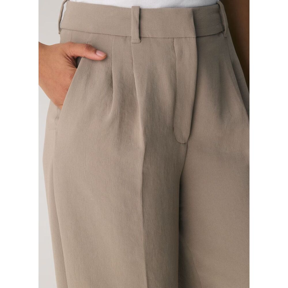 Aritzia The Effortless Pant - Crepette, Nomad Taupe, Size 8 - Picture 5 of 13